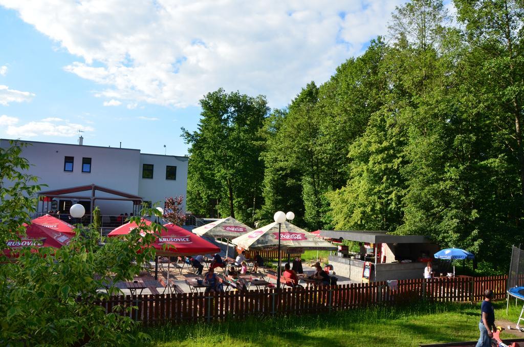 Restaurace A Penzion Zdena Bouda Hradec Králové المظهر الخارجي الصورة